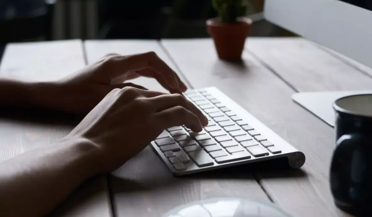 Кто такой копирайтер, сколько зарабатывает в 2025 году и как им стать